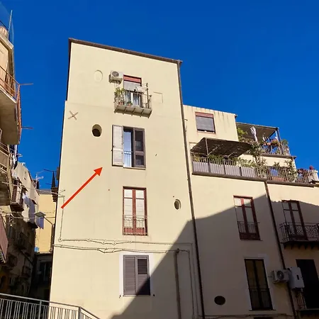 Flat - With Private Parking דירה